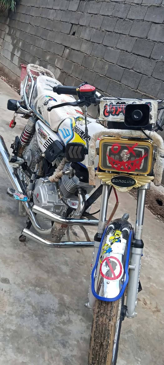 السلام عليكم دراجه تاگير موديل2025للبيع دراجه خير من الله مكفوله لاگلبه لاجفيه اوراق كامله دراجه نضيفه تاخذهه ربع متصرف عليهه مكاني ديالى الخالص السعر 650وبيهه مجال للشراي الخاص مفتوح اي استفسار اني حاضر


**إذا كنت صاحب هذا الإعلان وتريد حذفه لأي سبب، رجاءا أرسل رسالة إلى الدعم الفني**