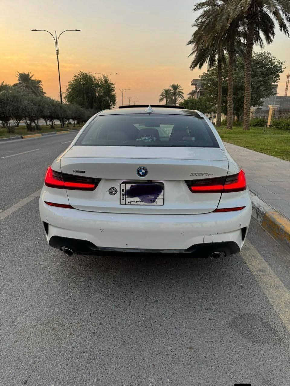 🔥 للبيع: BMW 3 Series (G20) — أناقة حديثة وأداء رياضي 🔥🤍
سيدان عصرية تجمع بين التصميم المتطور والتقنيات الحديثة مع تجربة قيادة ممتعة وثبات عالي على الطريق.
المواصفات:
• BMW 3 Series (G20)
• قير أوتوماتيك
• محرك اقتصادي بأداء قوي
• تصميم خارجي حديث بلمسات M Sport
• إضاءة LED متطورة
• شبك أمامي جديد بتصميم مميز
• جنوط رياضية
• شاشة كبيرة مع نظام iDrive
• كاميرات وحساسات
• أنظمة أمان وثبات متقدمة
✨ السيارة نظيفة جداً وحالة ممتازة
📩 للتواصل والاستفسار: مراسلة خاصة


**إذا كنت صاحب هذا الإعلان وتريد حذفه لأي سبب، رجاءا أرسل رسالة إلى الدعم الفني**