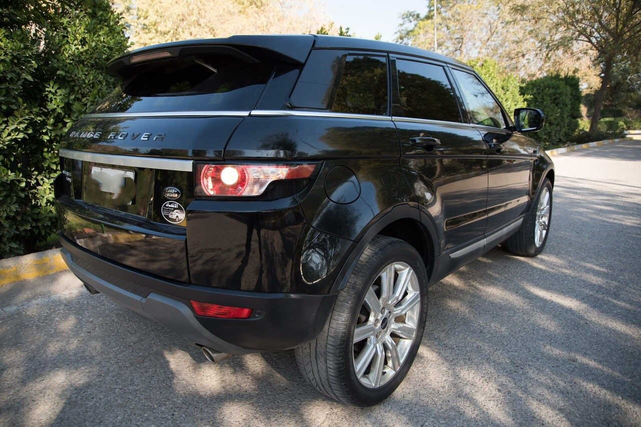 -        للبيع - رانج روفر إيفوك 2013 |
-        فخامة وقوة مع كفاءة اقتصادية!
 ✨ المواصفات المميزة:
✅ محرك 2000   Duble Turboتعمل بالديزل – قوة 281 حصان مع استهلاك وقود اقتصادي وأداء عالي!
✅ ناقل حركة 9 سرعات (ماوس) – تجربة قيادة سلسة ومتطورة
✅ أنماط قيادة متعددة – مثالية لكل الطرق والتضاريس
✅ تسارع 0-100 كم بـ 6.7 ثانية / سرعة قصوى 240 كم/ساعة
✅ سقف بانورامي + مقصورة فاخرة مغطاة بجلد غزال
✅ إضاءة داخلية قابلة للتغيير (5 ألوان)
✅ كاميرا خلفية + حساسات ركن + رادار أمامي
✅ بلوتوث + USB + شاشة معلومات ذكية
-        السيارة متوقفة عن العمل (عاطلة) والسعر يعكس ذلك!
-        الموقع: الحلة حي الصحة// واتساب ***********
-        السعر 12000 $ بسبب السفر
