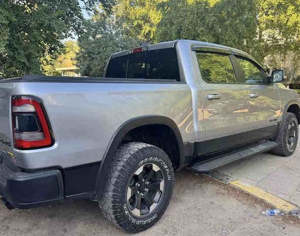 رام ريبل 2021 كلين
 ماشيه ٣٦ الف  
باب طويل بدي قصير  
رقم اربيل
1. مكينة 8 سلندر 5700  
2. كشنات جلد  
3. سستم صوت الباين 
4. مري شفط كهرباء مع خاصية التسخين والتعتيم 
5. تشغيل عن بعد 
6. لدات بالقماره 
7. سكليتر والبريك كهرباء
8. شاشه وسط 
9. ستيرن تدفئة
10. حساسات امامية خلفيه 
11. منظومة زينون بلادي
12. رادار تحذر ونقطه عمياء
المكان بغداد
للتواصل ***********
