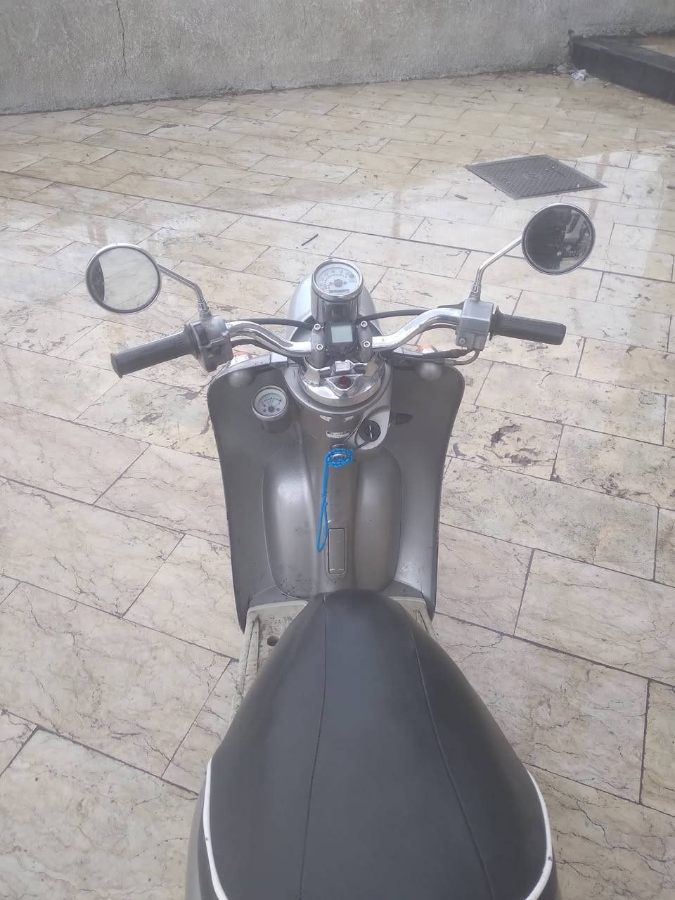 سلام عليكم دراجه كلاسك فحل البيع سلف هندر اشاير لايت هورن قفل صندك قفل استرين تخم  تاير جديد دبالت امامي خلفي شغال كابريت اصليه شوته اصليه صالصنه اصليه جيب مصلح وتعال افحص مكاني بغداد ساحت الطيران رقمي ***********السعر 425
