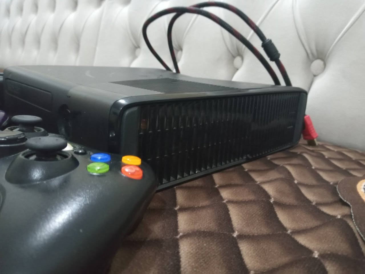 اكس بوكس 360
نضيف 100/100 جوستكات ثنين بي 70 لعبة مهكر ذاكرة 250 و موثق من الشركة تستلم هوا و الكارتون مالتة كراند 5 مهكر كاملة جميع المهمات السعر 230 و بي مجال لل200 +مستخدم شهر


**إذا كنت صاحب هذا الإعلان وتريد حذفه لأي سبب، رجاءا أرسل رسالة إلى الدعم الفني**