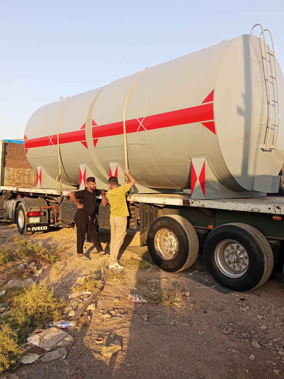 السلام عليك توجد كافة انواع الخزانات ***********
