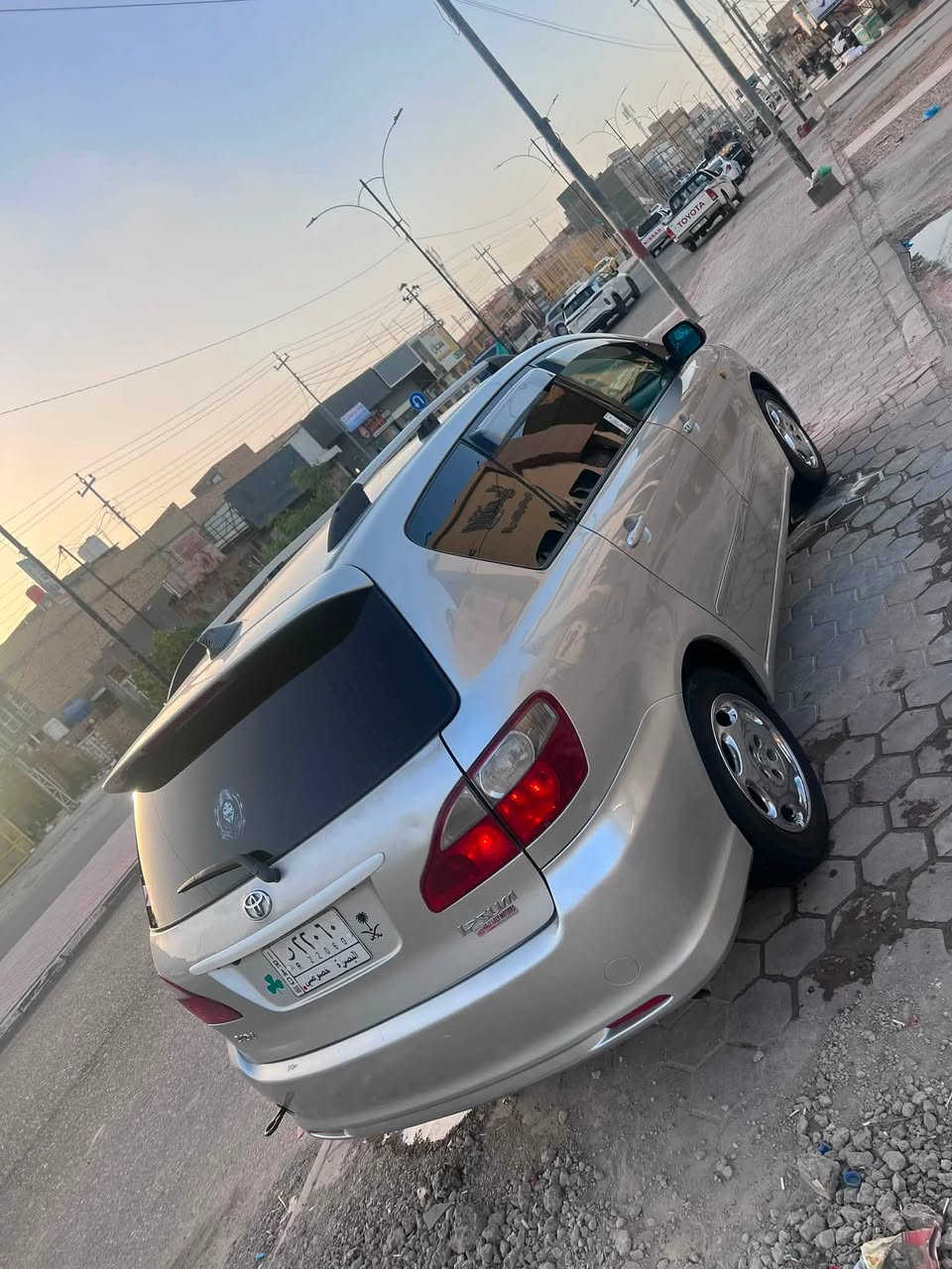سلام عليكم ابصم موديل 2002 اصل مكفوله من الضربه وصبغ ماعده رشات بصيطه فقط كير محرك جديد كهربائيات كله شغاله مسجل شاشه تاب كامره خلفيه سنتر ريموت 
تبريد 3قطع 7راكب غرف جديده دواخل عسلي 
تخم تاير جديد ويلكب جديد ستيل لايت زنون 
سنويه 2027 مشروع وطني تحويل مباشر 
السعر 115 رقم ت ***********
