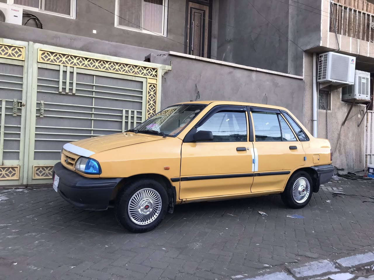 السلام عليكم للبيع سايبه موديل 2014 
السياره مكفوله من العيب الشرعي ومابيها لا ضربه ولا صبغ فقط معجون بالجاملغ الخلفي على كد 4 اصابع قليل جدا وممبين اثر طخه 
السياره جاهزه من ايدك للشارع جواها تخم تاير فيتنامي اصلي مصالي سبوعين من شاده 
مكينه خير من الله لا تدخن ولا تبخر كير كلشي مابي 
شواصي سليمه قواعد الدبل اربعتهن بلاد 
السياره نضيفه وكاعده وصفاحها موس وسعرها جداً مناسب ماكو هيج نضافه بهيج سعر بس حتاجيت جم فلس واريد ابيعها 
السياره عليها غرامات ثنين انته تاخذها مصفره مني
السعر 29 
المكان بغداد كريعات 
للاستفسار رقمي *********** وبي واتساب
