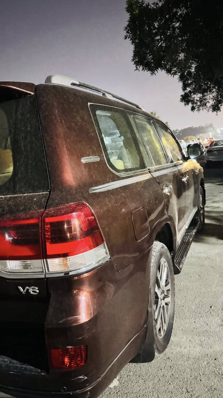 سلام عليكم للبيع لاندكروز موديل 2016فول مواصفات عدى الفتحه شركه جيهان مكفول من الصبغ والتبديل والميكانيك سياره جديده جداا رقم شمالي عنوان بغداد للاستفسار *********** بيع او مراوس
