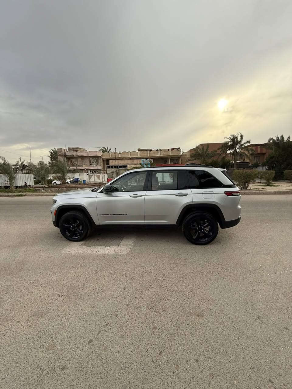 🌹🌹تحية طيبة🌹🌹 بيع  او مراوس 
جيب 2023 بلاك توب 
حادثه موضح بالصور 
كير محرك  مكفول 
السيارة كلش جديدة اي نقص مابية
ماشية 33  
فول مواصفات عدا البانورما 
مكان السياره بغداد حي البنوك  السعر  ٢٩٥  وبيها مجال ان شاءالله ***********
