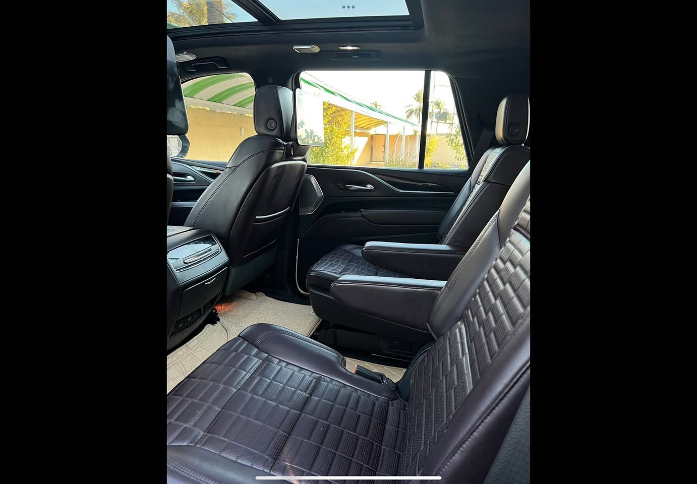 كاديلاك اسكاليد اسبيرسو موديل 2022 خليجي وكالة المنصور
كفالة عامة من تبديل من صبغ وتبديل وبارد وشخط ورصعه 
عداد المسافة :40 الف كيلو

المواصفات :
مساج
٣٦سماعه
ابواب شفط 
نقطة عمياء 
مري اوتو دم 
صندوق شفط 
جكات 
نظام دفع رابع و خلفي 
شاشه كبيرة 
كامرة 4k
دمام صندوق
تشغيل عن بعد 
كاميرات 6
فورويل
كشن رجاج ‎ 
دوسات كهرباء
داتا شو 
بانوراما 
داخل جوزي المرغوب 
جنطة ذكية جلاق 
رادار جانبي و امامي 
رادار تحديد مسار 
مسنات خلفية تدفئة 
كشن Vib منفصل 
مري شفط 
اشاير بلمري 
ويل 22
ذاكر ميموري خزن 
مسنات جلد 
إنارة محيطية 
لدات 
اشاير ترحيب 
حزام ذكي 
كاميرا وسطية 
هاند بريك دكمة 
نظام سحب القطر 
مايك بجميع المقاعد 
نظام تجاوب مع السائق 
حاملات اكواب 
ثلاجة وسطية
السيارة معروضه 725$وبيها مجال بسيط الشراي يتصل وعيوني اله
***********
