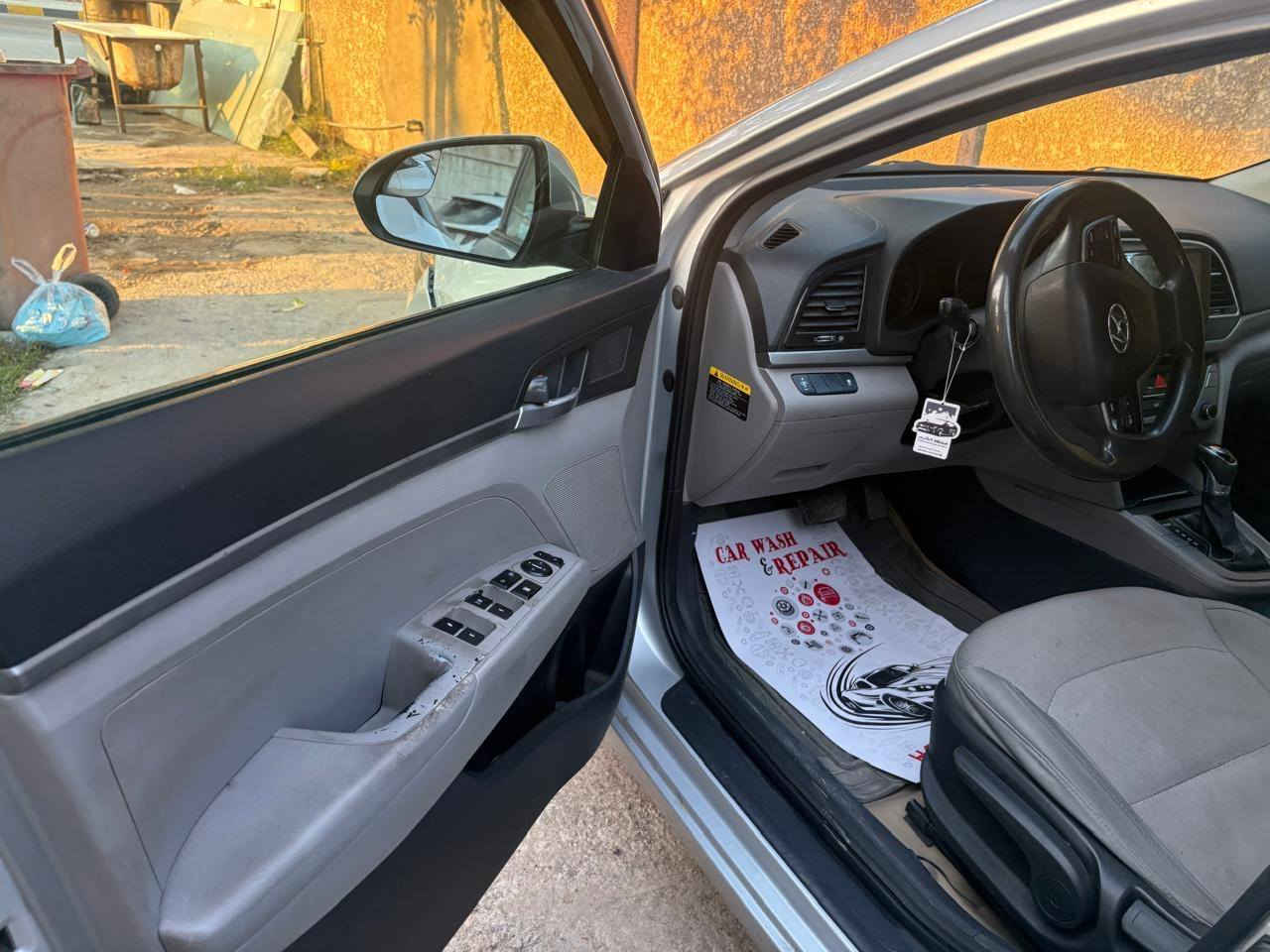 السلام عليكم
النترا ١٨ امريكي للبيع 
نصف مواصفات 
محرك الفين دوش 
مود درايف 
صور الحادث مرفقه 
السعر ١٢٠ وبيها مجال 
مكاني بغداد القادسيه 
***********
