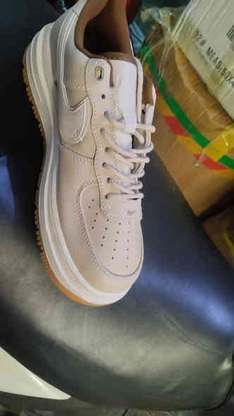 حذاء نايك الاصلي باركود موجود قياس 43
السعر 25000
***********  واتساب
