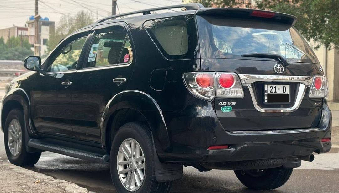 السلام عليكم عندي تيوتا فورتشنر 2012 وارد خليجي مكفولة كفالة عامة فقط بارد مثل ما موضح في الصور والباقي كفالة السيارة محرك 6 سلندر ممفتوح بي برغي من الشركة مواصفات السيارة 7 راكب ثلاث قطع تبريد حساسات امامي + خلفي فورويل السيارة شاشة جبيرة 5 ويلكاب كامرة خلفية رادار دواخل عسلي + مري شفط اشاير مري تحكم ستيرن  قفال سرعة كشنات لونين 🔴 السيارة بانزين + غاز الدورة خير من لله رقم شمالي سليمانية بسمي والسعر 186بيهة مجال للشراي مكان السيارة بغداد الزعفرانية (***********)
