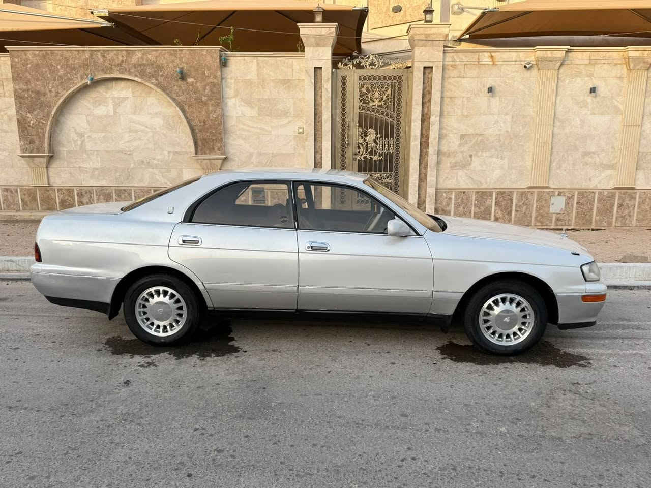 السلام عليكم من رخصت الادمن سيارة بطه متصل للبيع الون لؤلؤي الموديل 1992 سيارة مكفولة من الكص والنغل جثة والعيب الشرعي سيارة مكينه وكير جدد ثنين ونص رقم سيارة بصرة اليف مشروع وطني سيارا جديدة مال جناي جاهزا مجهزا حدادة جديدة تخم تايرات جدد كهربائيات كلها شغاله دواخل جدد مكان سيارة بصرة  السعر 49 وللاستفسار على الرقم *********** البصرة, العراق
