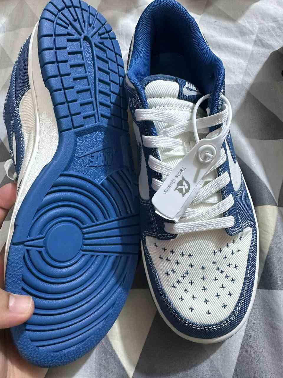 قياس 41
السعر 30 
يوجد توصيل


**إذا كنت صاحب هذا الإعلان وتريد حذفه لأي سبب، رجاءا أرسل رسالة إلى الدعم الفني**