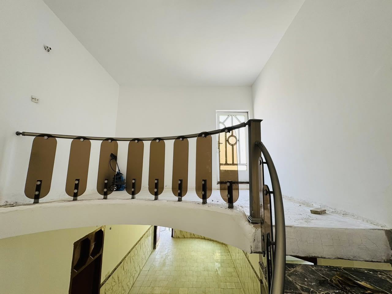 دار للبيع
المساحه 216 م

طابو زراعي سند 25 خلف ملعب كاظم نصيف مباشراً

بناء حديث ونظيف 

متكون الدار

غرفتين 

صالة

استقبال ( ضيف ) 

مطبخ

حمام داخلي

مجمع صحيات خارجية 

بيت نظيف كلشي جاهز 

للاستفسار خاص او الاتصال

‭0776 677 0036‬
