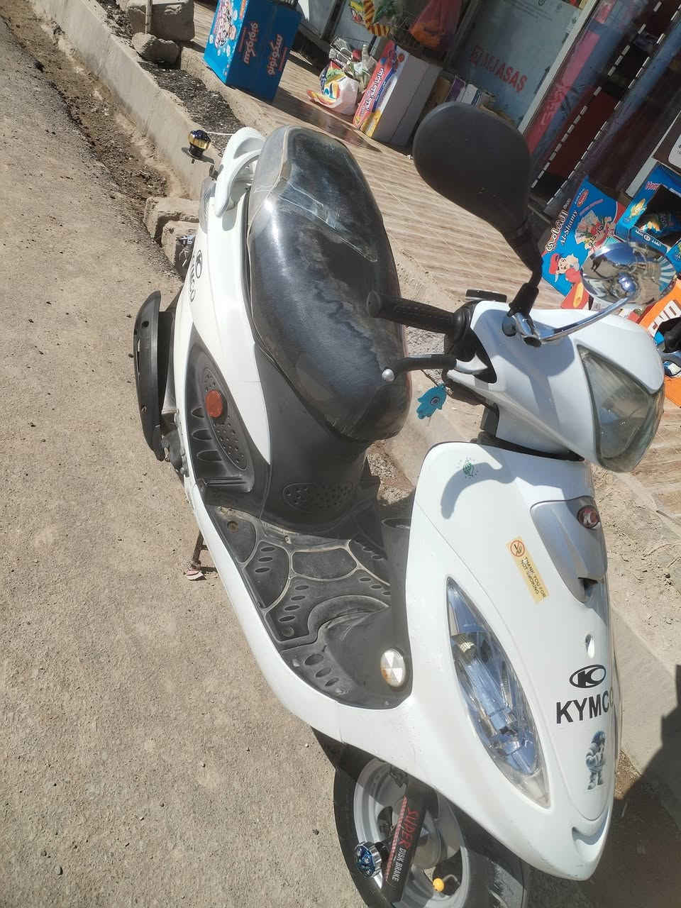 السلام عليكم دراجه كامكو موديل ٢٠١٧ ام الكامره مكفوله كفاله عامه مكينه وكفرات فول مواصفات طلاعات بك لايت كرستال لايت زنون اشاير لد دراجه جديده وجاهزه ماشيه ٢٢ الف الاستفسار اتصل على الرقم ***********
