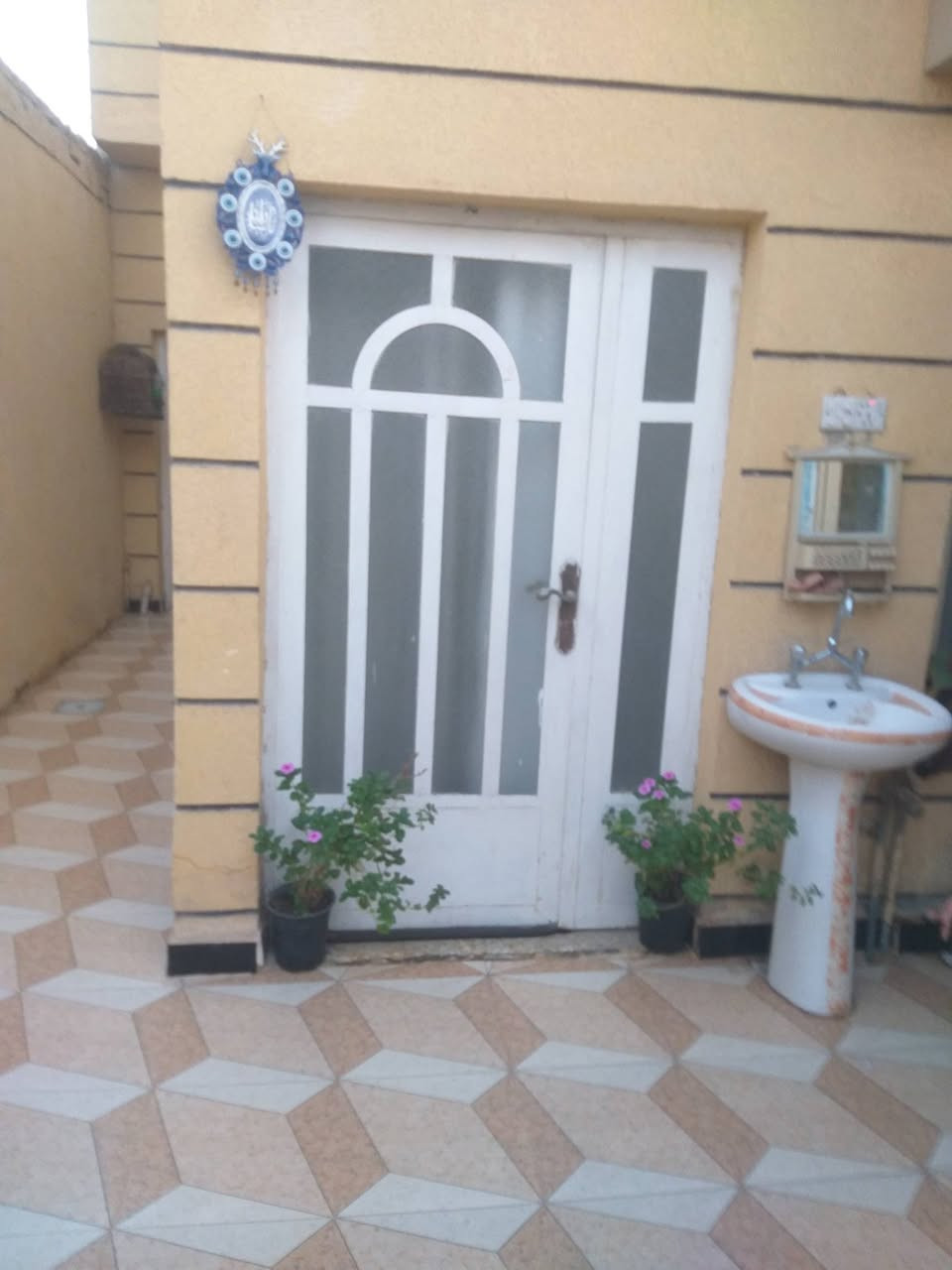 للبيع بيت للبيع ١٠٠م زراعي قرب شارع ١٠٠ ***********
