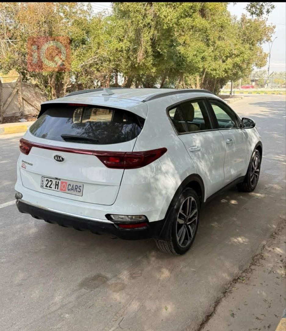 للبيع كيا سبورتج موديل 2021 رقم إنكليزي اربيل سنويه لغايه 2030وكاله أو مداور  سيارة ماشيه 94 ألف سيارة مكفولة من الضربة والصبغ والتبديل بيها بس حالوب قليل السعر187 وبيها مجال بسيط مكاني النجف للاستفسار الاتصال *********** مواصفاتها 
لد نهاري 
لدى امامي وخلفي 
كشنات جلد
حساس امامي وخلفي 
تبريد خلفي 
شاشه 
فول تحكم ستيرن
