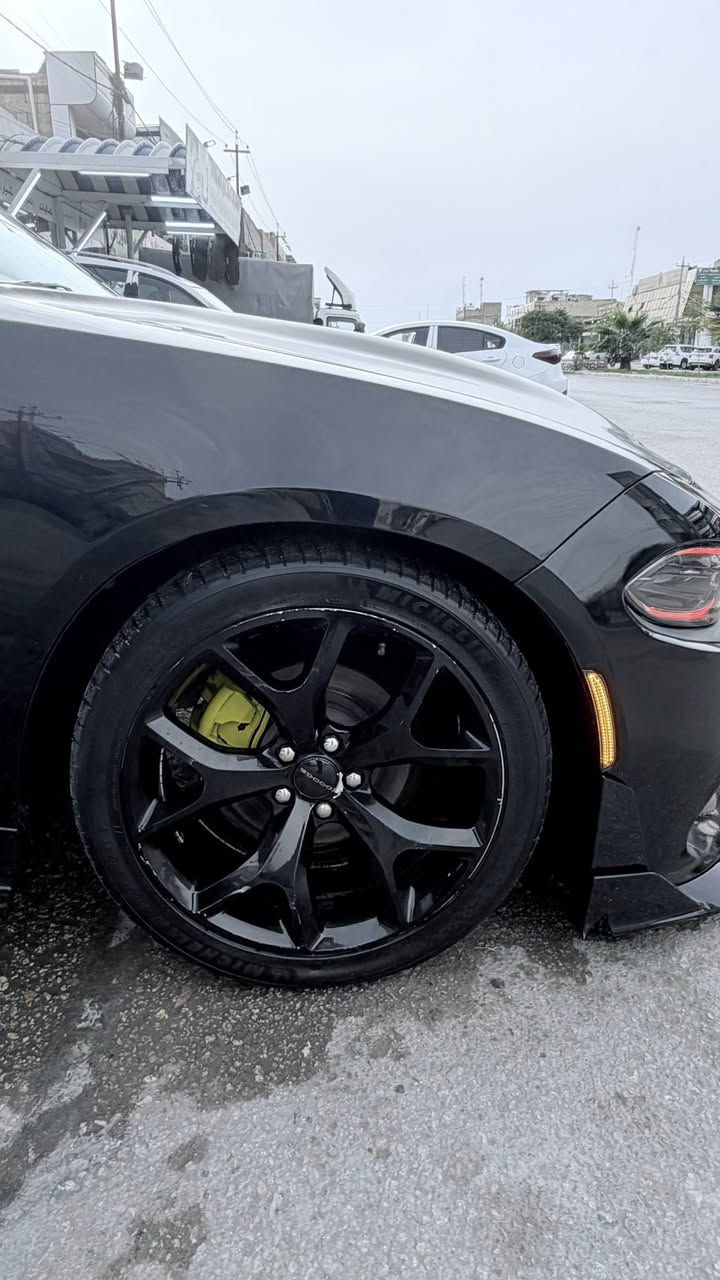 السلام عليكم
جارجر  ( SXT ) 

(MAX)

موديل : 2020

ماشية : 47 الف حقيقي قابل زياده

المواصفات 

بصمه

تشغيل عن بعد 

شاشة 

كاميرا 

كشنات جلد  

فتحه سقف
كشنات كهرباء 2

كشنات تدفئه + تبريد 

ذاكره خزن ميموري 

تحكم ستيرن جهتين 

شفتات ستيرن 

ستيرن كهرباء 

كروز سرعه 

رادارات 

نظام ايكو 

نظام سبورت 

قطعتين تبريد 

مكينة 6 سلندر 

3600 

سبايدر خلفي 

دبل كزوز 

لد امامي 

لايت زنون 

بك لايت لد 

حساسات 

كت SRT

ويل كب كروم 

( رقم بغداد الجديد مشروع وطني بأسمي )

الحادث :  جاملغ امامي ايمن + باب + باب خلفي مع جاملغ خلفي كلير من امريكة  (ايرباك طاك ومرجع سستم بلادي ) 

( صور الحادث مابيه بيه تقرير  اكو سونار   )

السيارة جديدة جداً 

السعر : 215وبيها مجال بسيط 

العنوان : النجف الاشرف

للاستفسار 
وليد الشباني
***********
