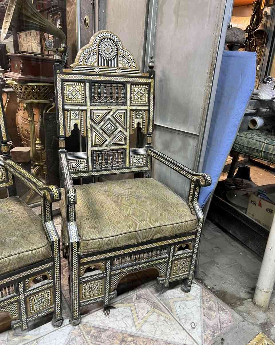 نص تخم اربسك  مع سيت طبلات صنع عراقي بايادي مصريه انتاج الثمانينات. نظيف 
*العنوان:بغداد الكسره قرب ملعب الكشافه داخل السوق الشعبي 
*للحجز والاستفسار عن الاسعار يرجى التفضل على الخاص ومراسله الصفحه او الاتصال على الرقم. ***********
*يوجد توصيل الى كل محافظات العراق 
*يرجى التاكد من الطلب قبل مغادره المندوب
#antique #انتيكات #تحف #نوادر #راديو اثاث كريستال زوالي كلاسيك
