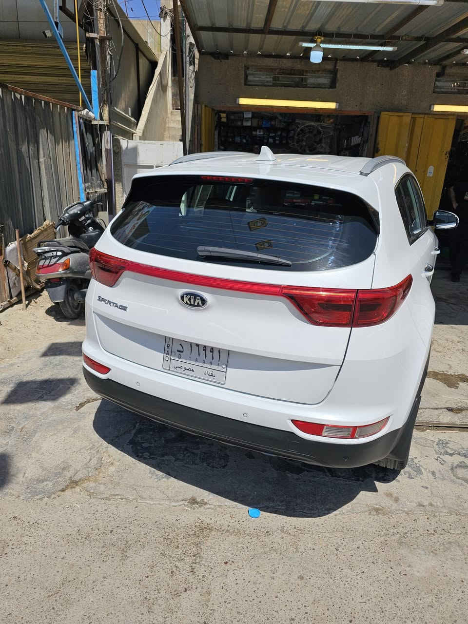 السلام عليكم سبورتج خليجي 2017
ماشيه 95 فول موصفات  قماره حديد 
مكفوله من الصبغ والتبديل حتى الدعاميات 
بارد خفيف باب الصدر ممبين 
مكان السياره بغداد ♧
***********♧...
السعر 185 بيها مجال بسيط....
