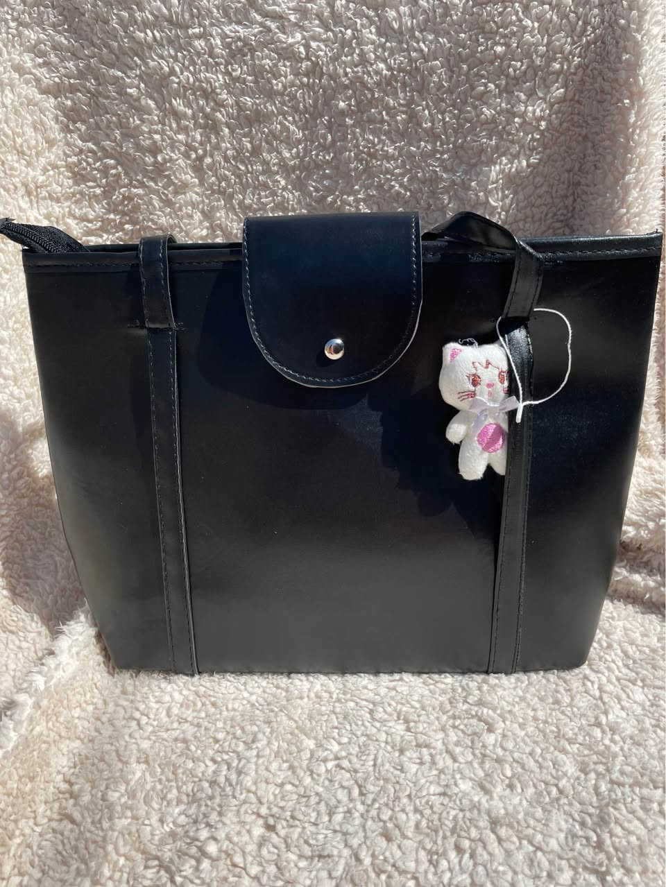 سعر فقط 6 آلاف 🔥🔥
جنطة جلد خامة مرتبة وأنيقة ✨

ستايلها راقي وتناسب كل الطلعات 👌
خفيفة وعمليّة وتتحمل الاستخدام اليومي 💼🤎
شكلها يخبل وتضيف لمسة فخامة لأي لبس

التوصيل 3 آلاف لكل المحافظات 🚚
للطلب والاستفسار 📞 ***********

العدد محدود يابنات لا تفوتكم �
