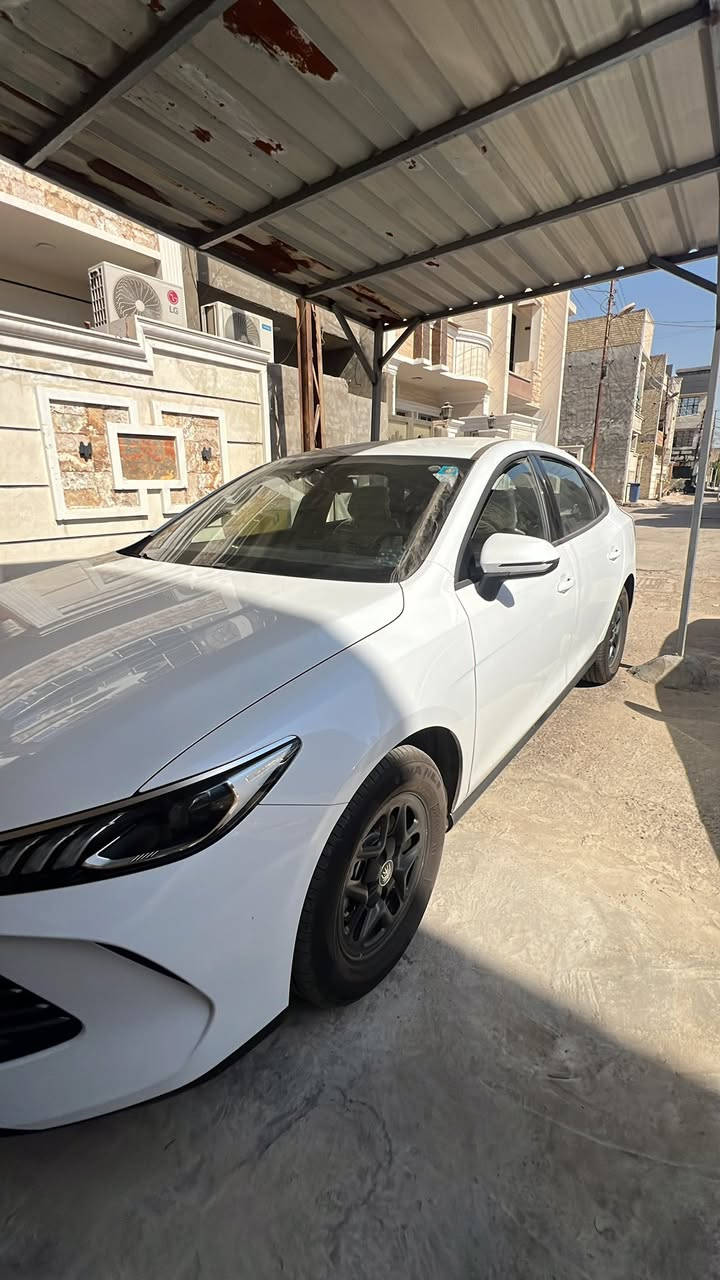 السلام عليكم
BYD QIN PLUS 

ماشيه 7500 الكلي 
2000 ع محرك فقط 
رقم بغداد رقمها مميزز 70555
باسمي تحويل ثاني يوم 
داخل ابيض 
كامل ملحقات : شاحنه وفوم ومثلث
شاشه يوتيوب ويز كامله 
بيها فقط رصعتين وحده جاملغ خلفي وثانيه باب الصدر مال حصو شارع
19.200 وبيها مجال 

***********
