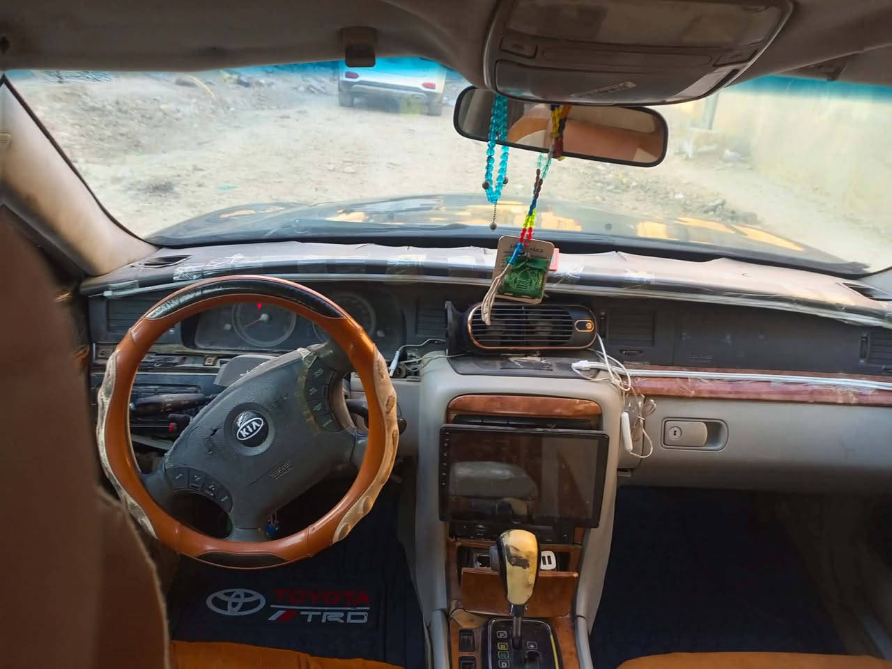 السلام عليكم
كيا اوبرس  كوري موديل 2004 سياره جهازه تبريد شغال حداديه  تخم تاير جديد مكينه 6 سلندر ابيع ع وضعه تجي اشوف بعينك وتقتنع 50 وبيا مجال للشراي . السياره بأسمي رقم بغداد سنويه لسنه 2028
رقم التلفون ***********
