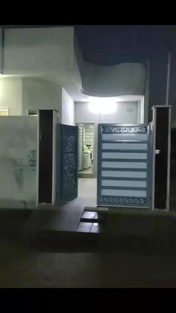 � دار للبيع – فرصة لا تعوّض! 🏡
📍 الموقع: الموصل – [ حي القوسيات - تقطيع الأيمان ]

📐 المساحة: [ 200 متر واجهة 12.متر ]

🛏️ عدد الغرف: [ 1 غرف نوم  + 1 غرفة نوم سويت ]

🛁 عدد الحمامات: [ 1 حمام ] 

🍽️ مطبخ + هول + كراج + مخزن + بيتونه + سطح + 
WC 2

✨ المميزات:

✅ موقع جيد جدا قرب جامع الأيمان بالله فرع المواصلة 

✅ بناء مرتب خارطة شغل مهندس 

✅ أساس بادلو ٨٠ سم 

✅ مدخل مستقل

✅ سند زراعي نموذج 25 حق التصرف وبي إجراء مستعجل 

💸 السعر: [ يُذكر عند التواصل / او الاتصال ]

📞 للاستفسار والمعاينة اتصلوا بنا على الرقم  التالي :

***********
