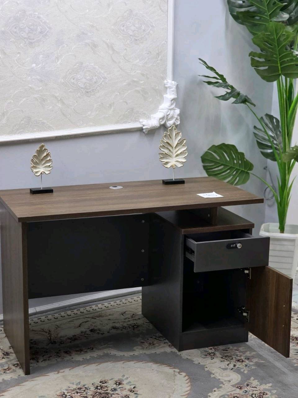 ميز مكتبي ميز دراسي بتصميم عصري وأنيق 

✔️ تصميم مودرن يناسب المنزل والمكاتب
✔️ سطح واسع للدراسة أو اللابتوب والكمبيوتر

 القياسات:
▪️ الطول: ١٢٠ سم
▪️ العمق: ٥٩ سم

 

التوصيل مجاني