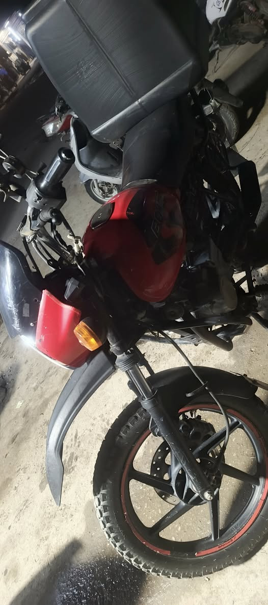 بوكسر للبيع مديل22 بدون اوراق
السعر850مكان بلديات حي التراث 
***********
