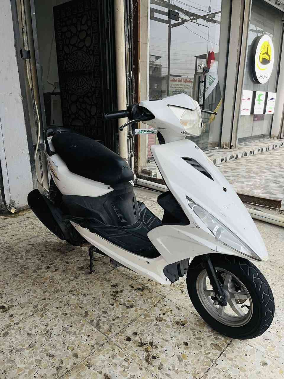 سعرها 650 وبيها مجال 
ماكس مضلع 2009 شلعة ومعدل 
مكينة ما مفتوحة على البلاد وشرط الفحص وين ما يعجبك تفحص افحص وخرسة الدراجة 
وكلها مختمة منطول الطول 
كله شغاله اي نقص ما بيها 
سلف كهربائيات منطول الطول كلهن شغالات 
دراجة حلوه ونضيفة وكاملة مكملة 
العنوان/بغداد / البلديات مجاور جامع سيد صلاح 
اتصل : ***********
