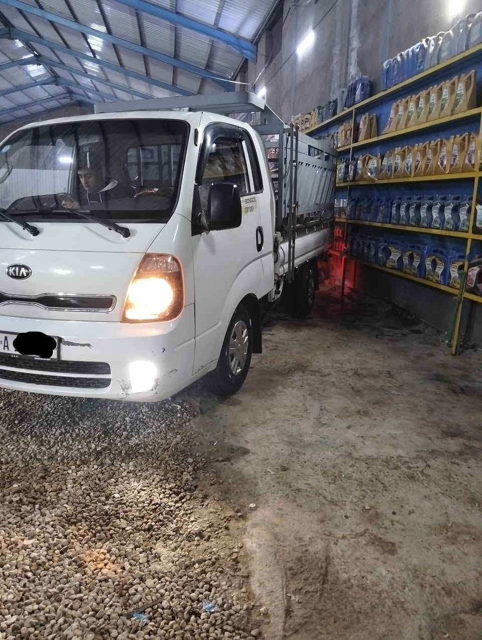 سلام عليكم كيا حمل للبيع محرك  2700 مفتوح
موديل 2014 مكفوله ماعده ملاحضات بسيطه 
رقم كربلاء دولي بسمي هزه جديده  شاشه كبيره مضخم صوت تبريد شغال تنباع مع المحجر 
السعر$115وبيها مجال حك الجيه
مكاني نجف 
***********
