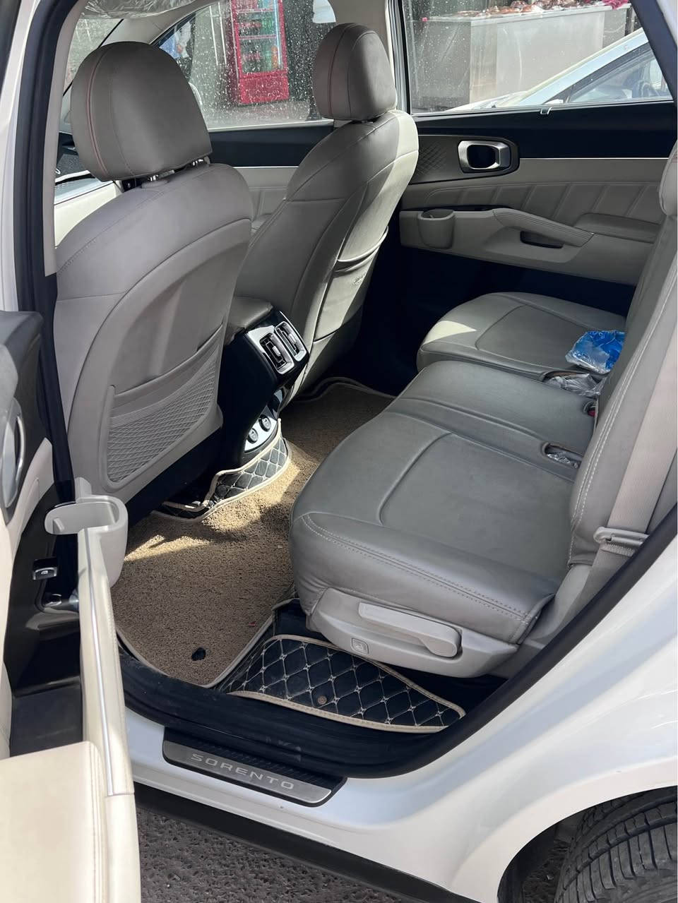⸻

🚗 سورينتو للبيع – موديل 2021 خليجي

السيارة ماشيه 75 ألف كيلو
لسه بالضمان مالتها
وارد خليجي أصلي

المواصفات:
 • فول مواصفات ما عدا البانوراما
 • 7 ركاب
 • محرك 6 سلندر
 • قير أوتوماتيك
 • شاشة + نظام ترفيهي
 • تحكم بالمقود
 • تكييف ممتاز
 • أنظمة أمان

الحالة:
 • السيارة مكفولة
 • بدون صبغ نهائياً
 • باسمنة
 • استعمال شخصي ونظيف
 • جاهزة للفحص بأي مكان

💰 السعر المطلوب: 27,500 (قابل للتفاوض البسيط)
📍 المكان: بغداد – حي الجامعة
📞 رقم الهاتف: *********** بغداد, العراق
