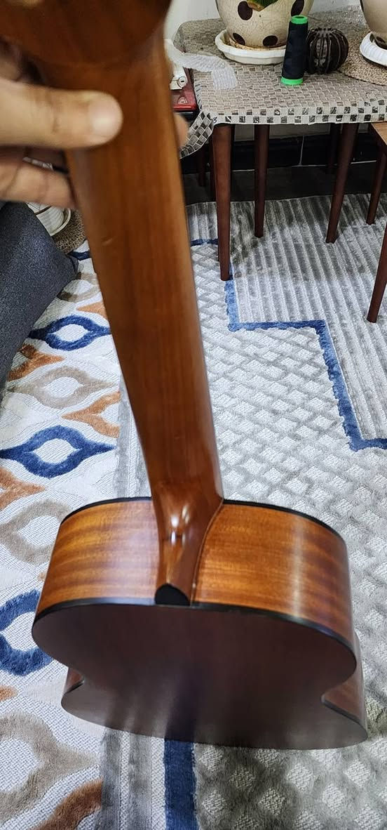 كيتار بريفادا كلاسيك ايطالي فلامنكو صوته كلش راقي يحتاجله فقط تبديل اوتار لان اوتاره قديمه وهنا عازفلكم بي طبعا الكيتار من ٢٠١٨ عندي اخذته ٢٤٥ ورايده للبيع بسعره ١٧٠ بي طخات بسيطه كلش


**إذا كنت صاحب هذا الإعلان وتريد حذفه لأي سبب، رجاءا أرسل رسالة إلى الدعم الفني**