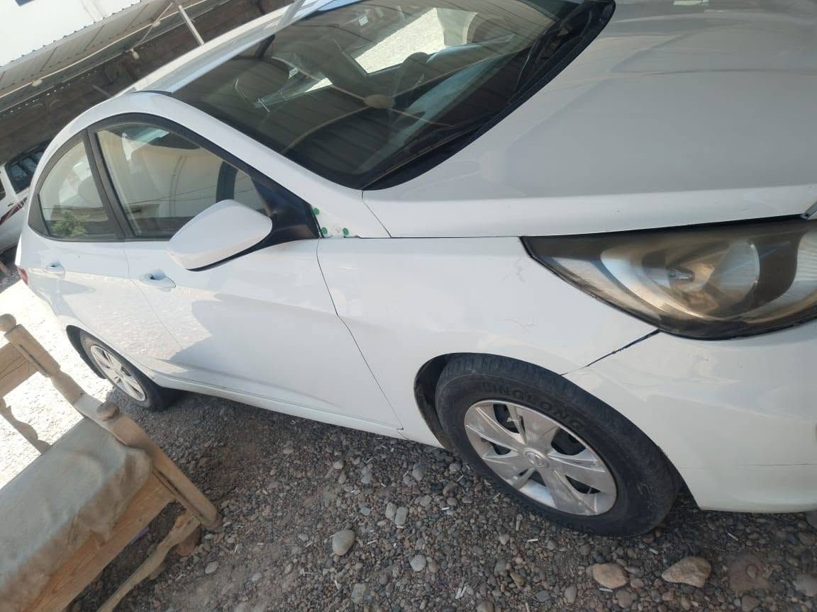 اكسنت 2017 أمريكي رقم انبار صبغ حزام لون ابيض السيارة حلوة محرك 1600 كير كفالة تبريد خير من الله  انسامت بـ75 سوم معارض ابيع بأقل من هذا السعر
***********
