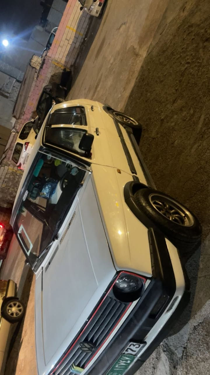 فوكس وايكن موديل ١٩٩٠ 
سه نه وى و ره قه مى اصلى نه ينه وا
به شه رتى ئه وه ى مالى كه س نه بيت برا وه و موس نه بيت وه ركه راو نه بيت ده عمى قورسى نه يت ، 
گێڕ عادى
زور باك ماوه ته وه 
بى مه سره ف مالى دوسته 
نرخ ( ٢٨ وه ره قه و مه جال )
كورينه وه ش ئه كه م
شوين ... سليمانى
***********
