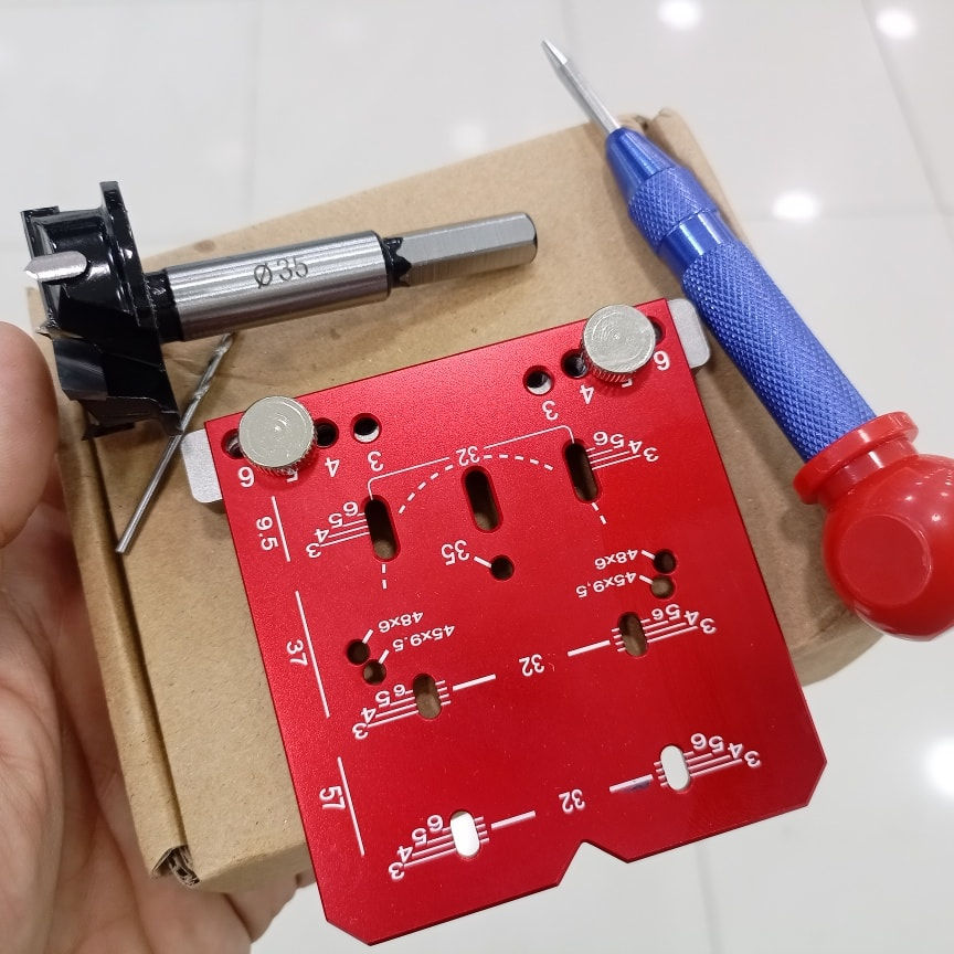 كود المنتج 45402
اداة قياس و تحديد مكان تثقيب مفاصل ابواب كونترات مع برينة قفل 35 ملم و سمبة تحديد جودة جدا عالية مصنوع من سبائك المنيوم دقيقة بل عمل سهل استعمال 
سعر: 30 الف

يوجد خدمة توصيل لكافة العراق 
للاستفسار راسلنا على ماسنجر أو واتس اب ***********
