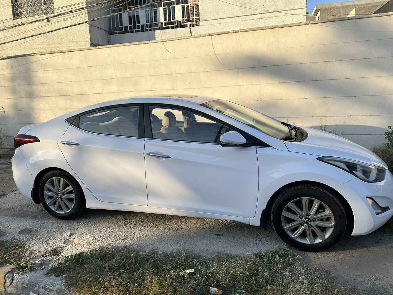 النترا 2015 خليجي
رقم بغداد باسمي 
مكينة 1800 
فتحة 
كشن مخمل 
قطعتين تبريد 
شاشة وكامره نوعيه ممتازه 
السياره ماشية 226 الف 
بيها صبغ جاملغ وباب اثر حادث دراجة 
وبيها صوت رواجز 
السياره نضيفة وحلوه كلش وبيها المذكور فقط 
السعر 119 $ 
رقم الهاتف / ***********
