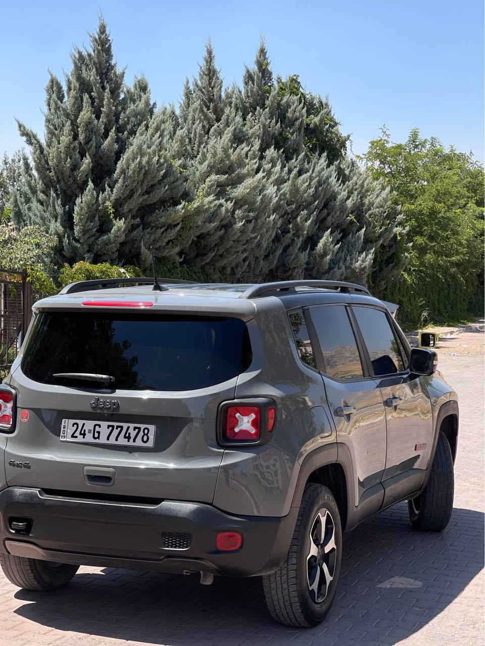 JEEP RENGADE 2022 
‏جيب رينگاد 
موديل 2022
فول فول مواسفات
مواسفات. TRAILHAWKيعني فول
داخل اسود +احمر
شخال
كوشنات ته تفيه 
ستيرت ته نفيه
دبل اكسل 4*4
ويل كروم 
سخف اسود
لايت زينو
شاشه كبير 
لون مومه يز
بيها مواسفات هه وايه 
ماشي 21كم
تايره جديد
سياره بسمي
تحويل وكاله شرت 
رقم دهوك 
مكان سياره عقره
موبايل ***********بيها واتساب اكر, نينوى
