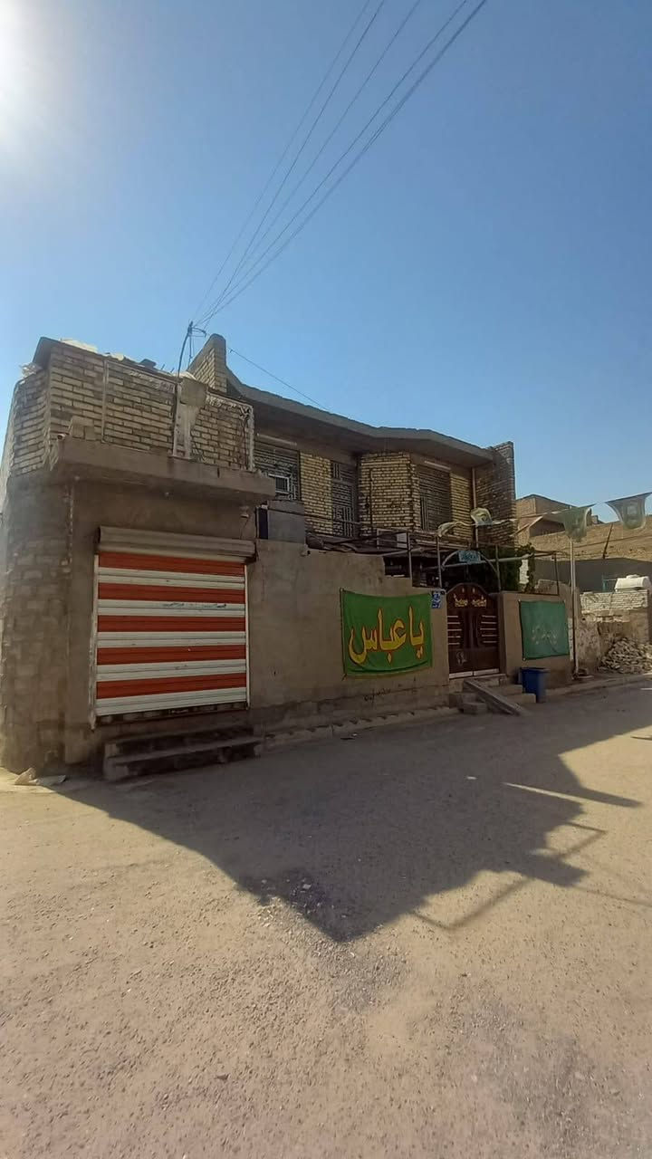 دار للبيع
العنوان بغداد حي اكد خلف مركز شرطه اكد ( حي النورين )  كامل الخدمات مي مجاري تبليط وعنوان مميز ومطلوب 

المحتويات بنا حديث طابقين يحتوي علا هول واستقبال بطول ٩ امتار تقريبا ( ديوان ) وصاله وغرفه كبيره  وثلاث غرف بلطابق الثاني وصاله ايضا معه وجود سطحين  ويحتوي هلا مناور عدد2 يصلحن مطابخ حراريه ويوجد فيه مشروع محل كامل وجاهز لأي مشروع انشالله  
للستفسار التواصل معه الارقام التاليه متوفر واتساب 👍

***********
