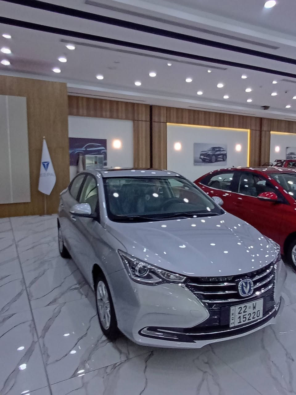 مواصفات سيارة شانجان السفن 2025 تتمحور حول كونها سيارة سيدان مدمجة واقتصادية، تعتمد على محرك بنزين سعة 1.5 لتر بقوة 105 حصان، مع ناقل حركة أوتوماتيكي 5 سرعات، وتوفر ميزات حديثة مثل شاشات لمسية، وتقنيات أمان أساسية (وسائد هوائية، ABS)، وتصميم داخلي مريح مع سعة تخزين جيدة، وتبرز بكفاءة استهلاك الوقود، لتكون خياراً عملياً للعائلات والشباب. 
المواصفات الفنية والميكانيكية:
المحرك: 1.5 لتر، 4 أسطوانات، بنزين.
القوة: 105 حصان.
عزم الدوران: 145 نيوتن/متر.
ناقل الحركة: أوتوماتيك 5 سرعات.
نظام الدفع: أمامي (FWD).
السرعة القصوى: 170 كم/ساعة.
استهلاك الوقود: حوالي 17-18.3 كم/لتر.
للاستفسار اتصال ع رقم مستشارة المبيعات 
*********** 📱
