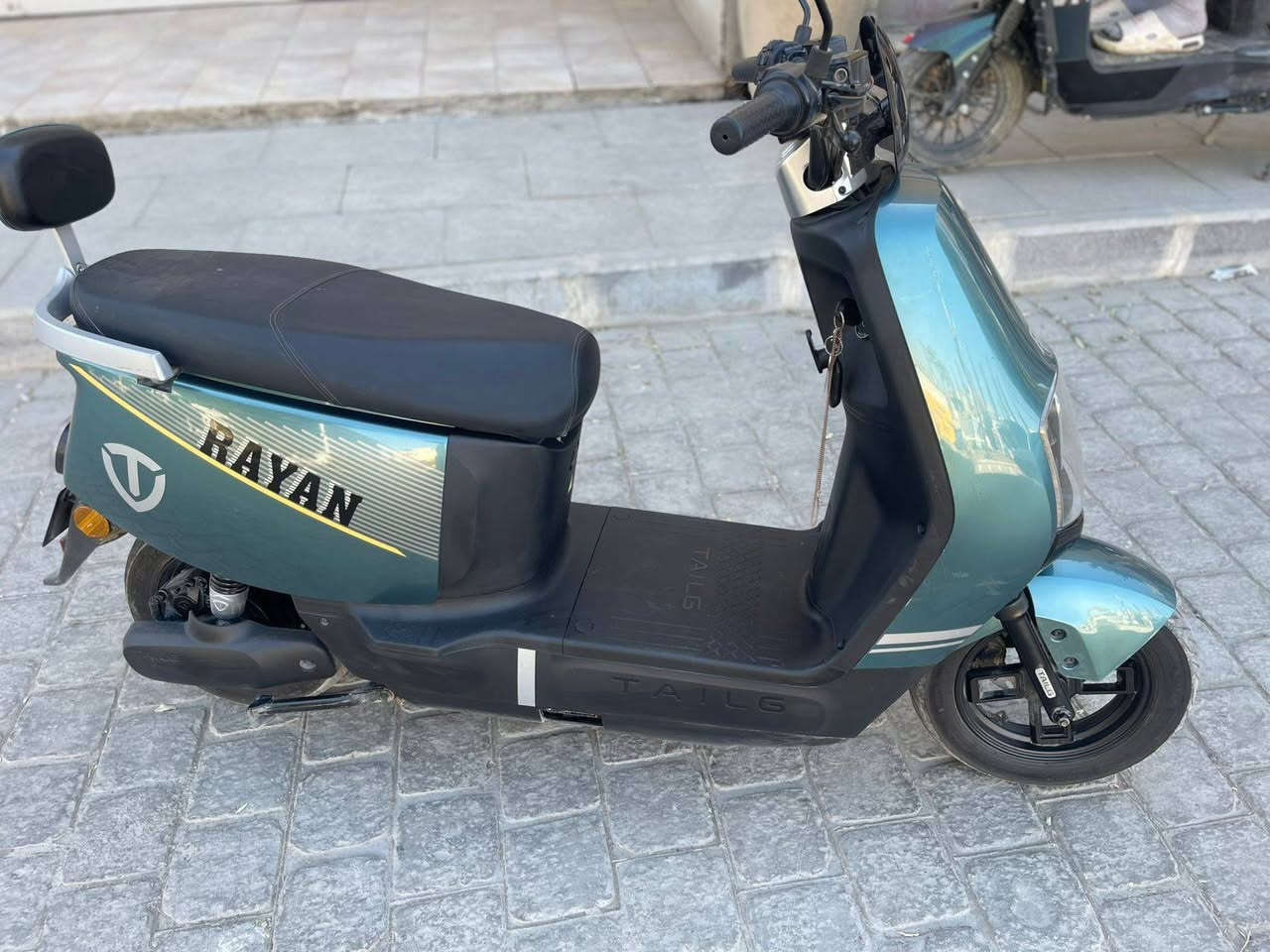 السلام عليكم  دراجه شحن للبيع فول نضافه  الدراجه بعدهه جديده عواني بغداد الجادريه هذه رقمي للتواصل ***********
