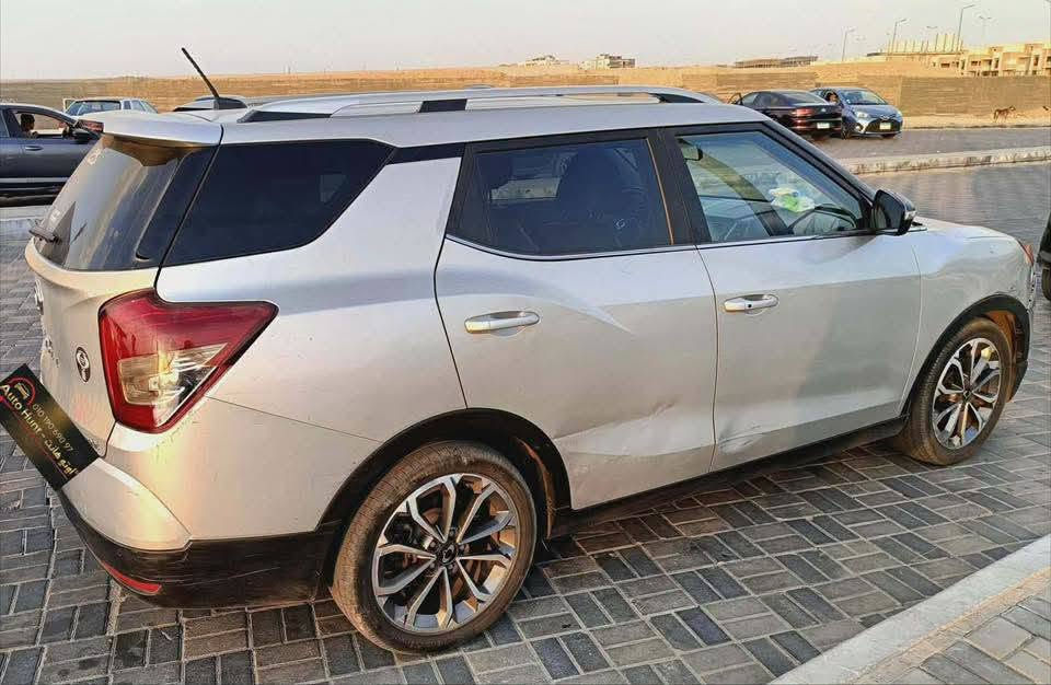 🚘🇰🇷 _سانج يونج تيفولي XLV 2019 — أعلى فئة بحالة تستحق المشاهدة_ 🇰🇷🚘

_الكوري اللي مظلوم بس تقيل... XLV يعني شنطة كبيرة، علو عن الأرض، وثبات أوروبي_ ✨
_أعلى فئة كاملة + فابريكا + صيانات في المعاد = عربية شبعانة_

📊 *التفاصيل:* 👇
✅ أعلى فئة بجميع الكماليات والتجهيزات
📊 ماشية 175 ألف كم
✔️ فابريكا بالكامل بره وجوه
🛠️ صيانات منتظمة ومحافظة على حالتها
🆕 آخر صيانة من 10 أيام فقط
🎁 رخصة سنة هدية للمشتري

_تيفولي XLV يعني أمان 7 Airbags، سقف بانوراما، كراسي جلد، وشاشة كبيرة_ 💯
_شنطتها 720 لتر... للسفر والعيلة والشغل هتشيل معاك_

✉️ للتواصل علي ماسنجر أو ابعت رساله ✉️

#سانج_يونج #SsangYong_Tivoli #Tivoli_XLV #تيفولي_2019 #أعلى_فئة #فابريكا_بالكامل #رخصة_سنة #سيارات_للبيع #كوري_مختلف
YS 046
Auto Hunt - اوتو هانت


**إذا كنت صاحب هذا الإعلان وتريد حذفه لأي سبب، رجاءا أرسل رسالة إلى الدعم الفني**