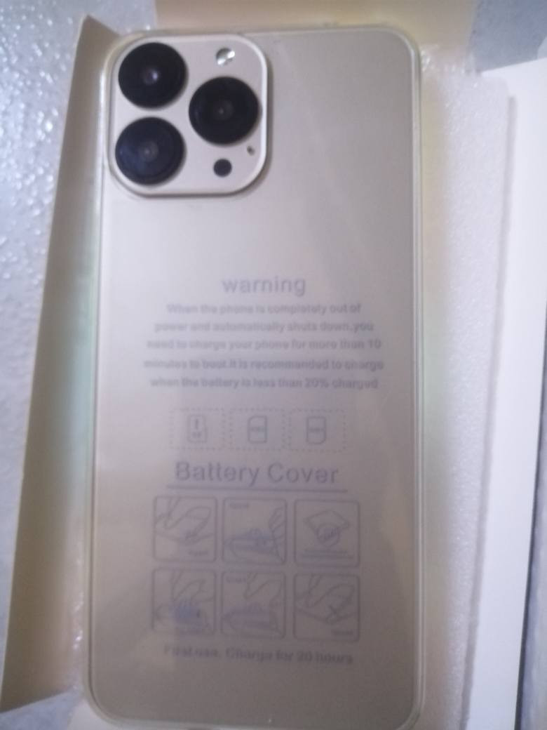 هذا المنتج هو هاتف Landvo IP12 Pro+.
يتميز بشاشة بحجم 6.26 بوصة.

يحتوي على كاميرا عالية الدقة وخاصية التعرف على الوجه.

يدعم شريحتين اتصال ويأتي بسعة تخزين تصل إلى 128 جيجابايت.

تتضمن التعليمات الموضحة على الغطاء الخلفي تحذيرًا بشأن شحن البطارية عندما تقل عن 20%. ياتي معه شاحنه وسماعات 

تنويه ///عن الحلال والحرام الجهاز اصداره قديم وما اله تحديث يعني يوتيوب تكتوك والتطبيقات الخاصة بالسوشيال ميديا غير متوفر لها تحديث ما يشتغل  تكدر تستخدمه للاتصال  او التصفح فقط. الي يفيده يخلي سعر وبالعافيه السماوا, المثنى


**إذا كنت صاحب هذا الإعلان وتريد حذفه لأي سبب، رجاءا أرسل رسالة إلى الدعم الفني**