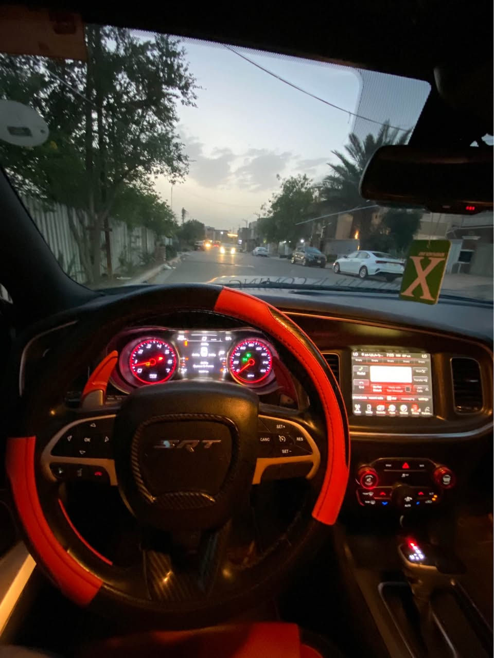 السلام عليكم 
چارجر موديل 16   /  Rt 5700 
رقم اربيل 
نص مواصفات محدثة وايد بدي 
ويل 20 تخم تاير جديد صدر جديد
 باتري جديد تبريد منظومة جديدة 
كشن كهرباء شاشة جبيرة
وبقية المواصفات المعروفه 
بيها كزوز ودبات سود صوتها طرب 
العنوان  بغداد / الدوره 
*********** Colombo, Sri Lanka
