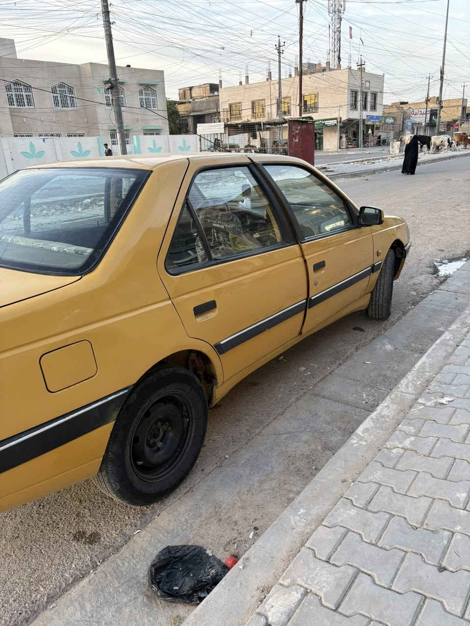 بيجو 2015كفالة كير و مكينة مجفتها على أيدي منظومة تبريد جديده دبلات جديد تخم كامل ببها شوية بارد بل بنيد ب اسمي السيارة مكاني الحسينية *********** 
سعر 39
