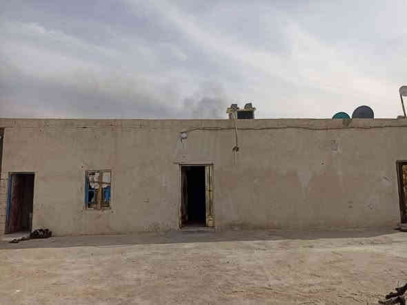 بيت زراعي امساحه 600 يتكون من ديوان و4 غرف وصاله كبيره صحيات البيت سراميك كله سقف سندويج زائد مشتمل صغير ويا  المكان زبير منطقه دواجن ماي حلو وكهرباء بي بئر رتواز  المزيد من تفاصيل واتساب *********** البصرة
