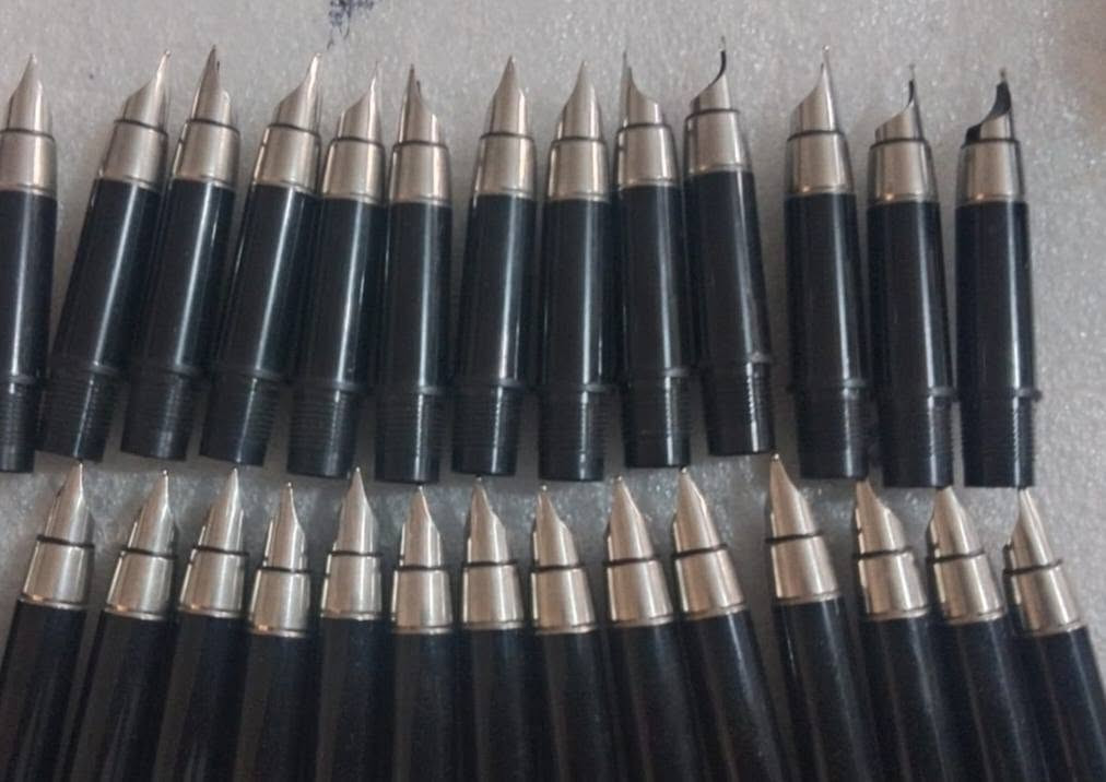 السلام عليكم 
اقلام جاف وباركر منتج قديم  منهن مستعمل نظيف ومنهم غير مستخدم سعر القطعه ١٠ الاف دينار عراقي  
نبل ( سلايات ) باركر ٢٥ غير مستخدمه سعر النبله ١٠ الاف دينار  التوصبل ماوفر لكل محافظات العراق


**إذا كنت صاحب هذا الإعلان وتريد حذفه لأي سبب، رجاءا أرسل رسالة إلى الدعم الفني**