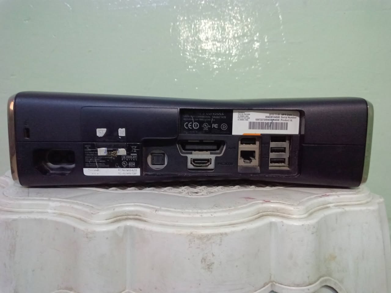 اكس بوكس 360 نسخة سلم  نضيف 
الملحاقات كاملة محولة كيبل HDMI كيبل تشغيل محولة و جويستك واير عدد واحد
مساحة 230 بيه 21 لعبة و بيه مساحة فارغة 52 گيگا 
السعر 125 العنوان الموصل الايمن قرب دورة بغداد للتواصل خاص او *********** واتساب
