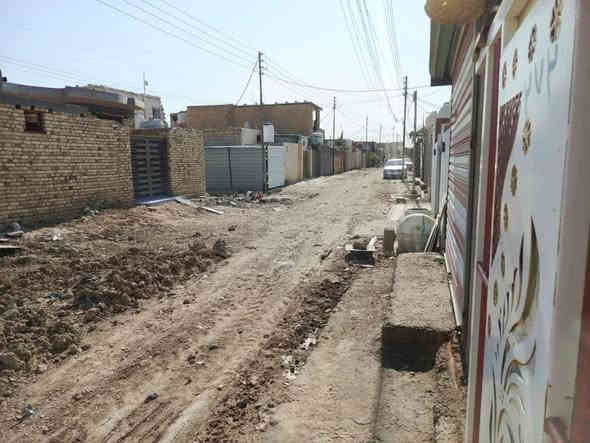 سلام عليكم بيت للبيع مساحه ٢٠٠ بنيان بلوك  غرفتين4×5 وصاله4×8 ديوانيه 6×4 مطبخ 5×4ومحل  4×3  مناور عدد ٣ 2×4وصحيات  البيت كامل ماعوزه شي  مكانه منطقه البيكات فرع الحسينيه الجخيور الستفسار👈***********
